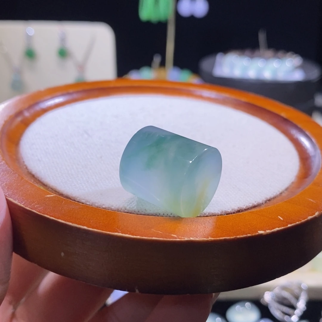 翡翠未镶嵌颈饰冰黄飘花大桶珠卡17.2