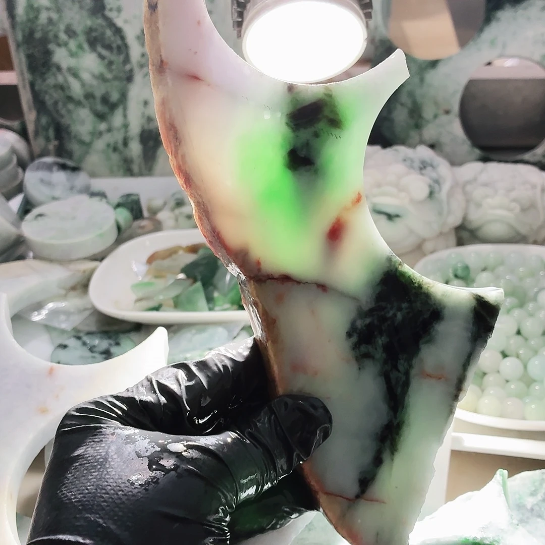 翡翠未镶嵌颈饰边角料