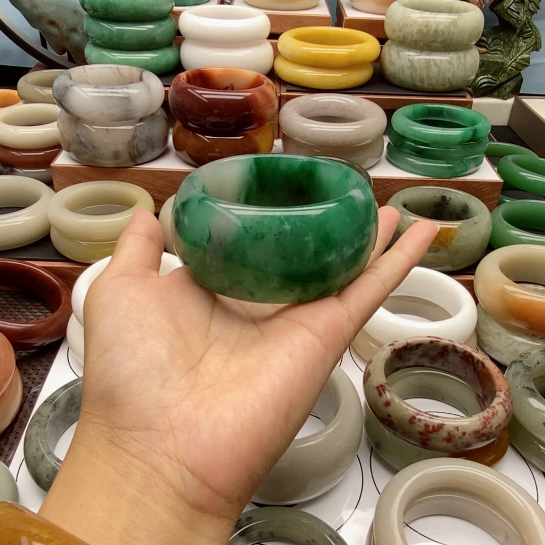 石英质玉（佘太翠）手镯未镶嵌