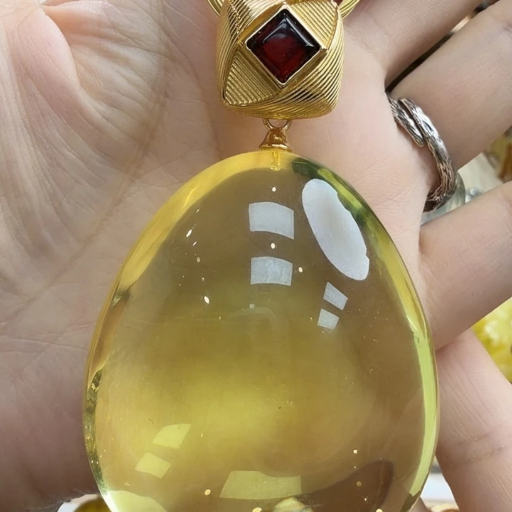 琥珀未镶嵌珠宝奇石