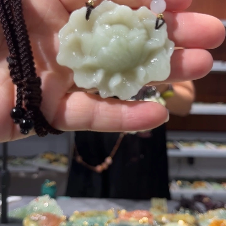 岫玉未镶嵌毛衣链