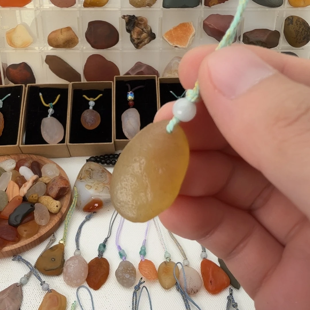 只买单纯的吊坠，没带链子，属的性质。