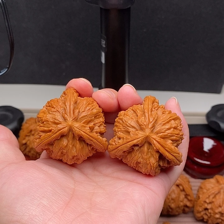 冬***收文玩核桃吊坠白奔