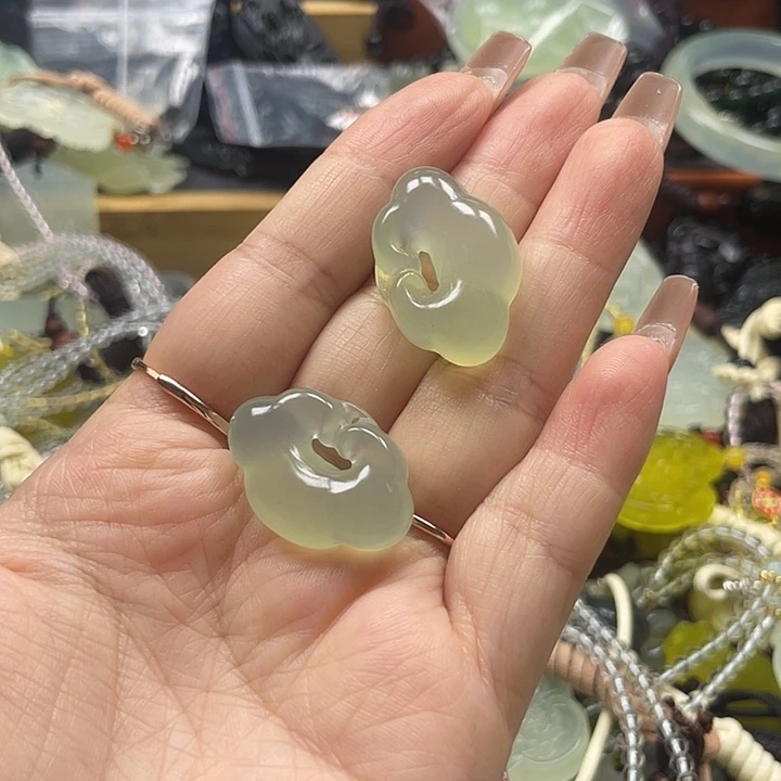 蛇纹石玉未镶嵌颈饰多样性发其一