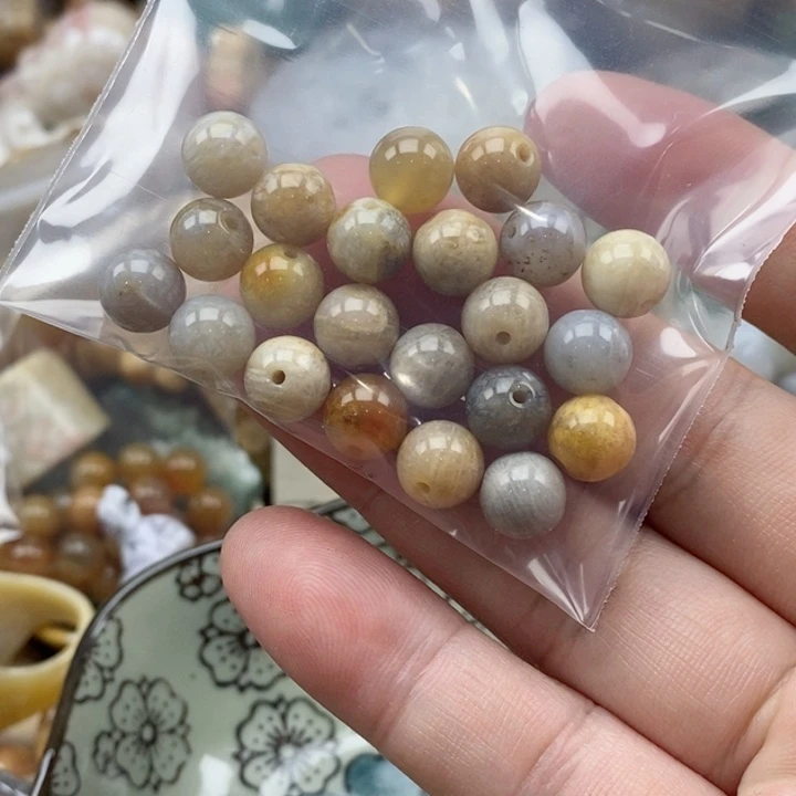 硅化珊瑚（珊瑚玉）未镶嵌颈饰