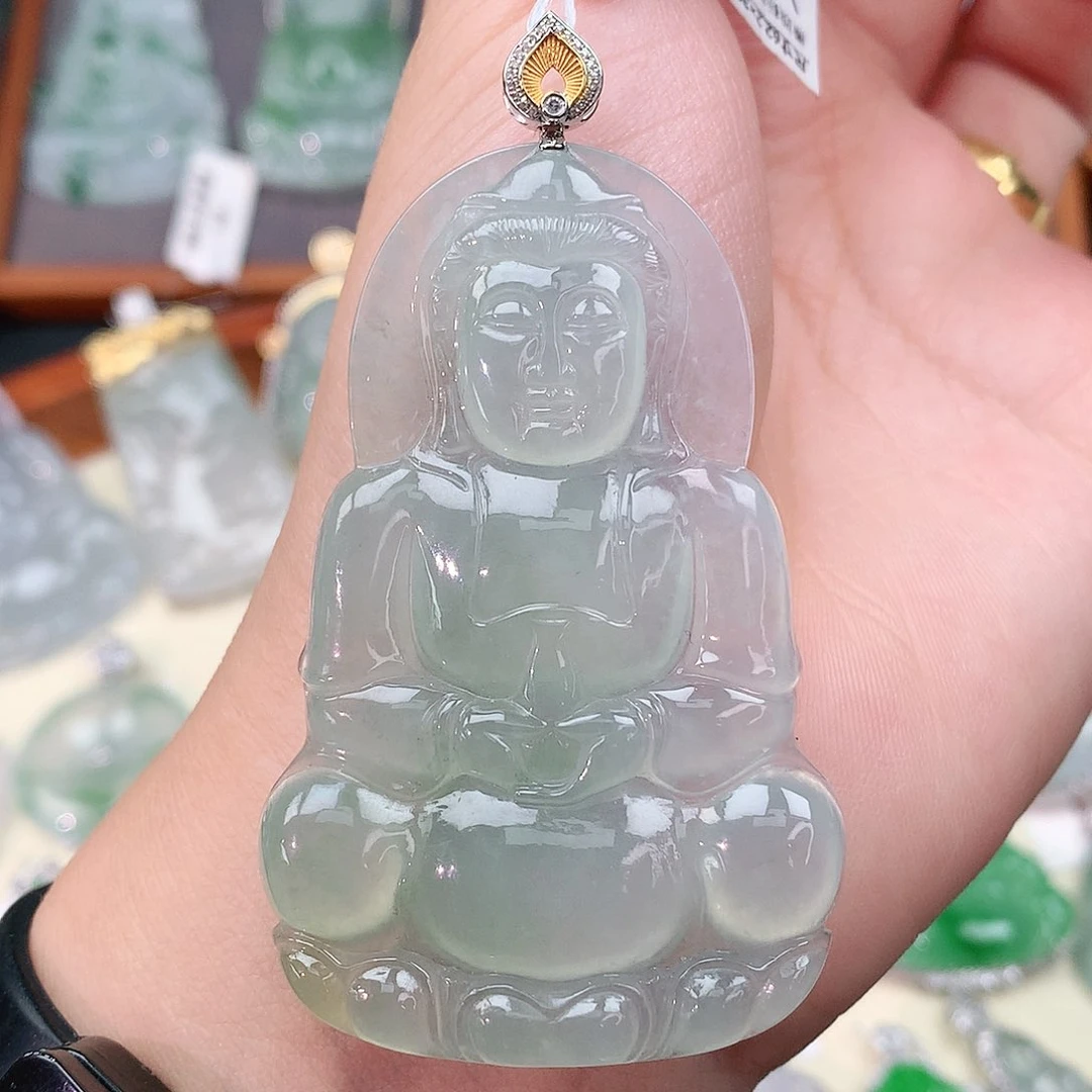 颈饰18K金镶嵌翡翠观音