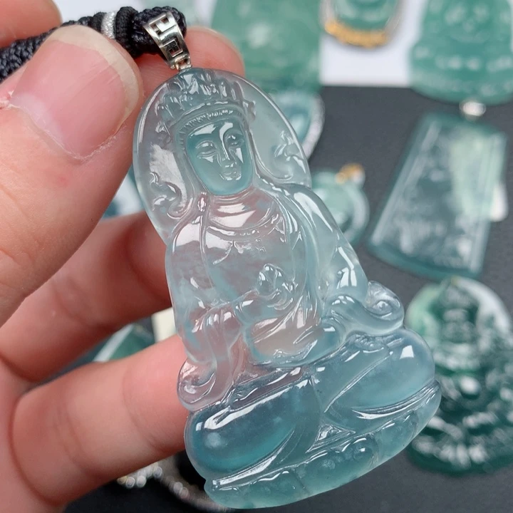 翡翠颈饰18K金镶嵌翡翠