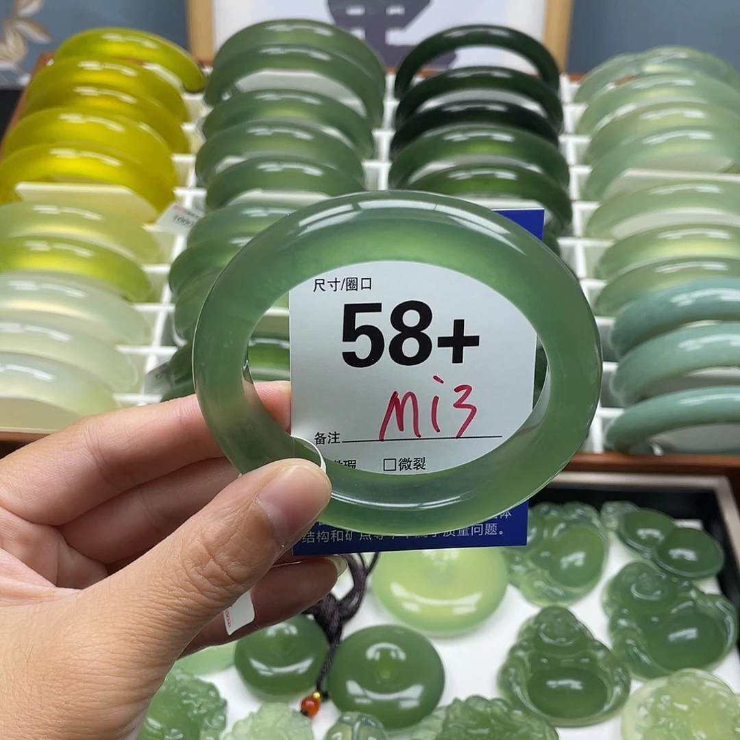 来***个蛇纹石玉未镶嵌手镯