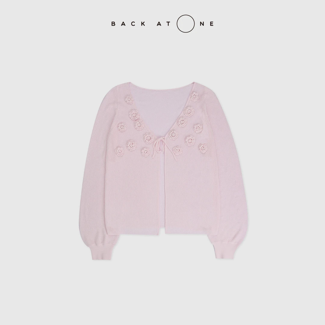 BackAtOne “棠柔”时髦优雅慵懒粉色立体花针织开衫 BFS-1AS371H-K