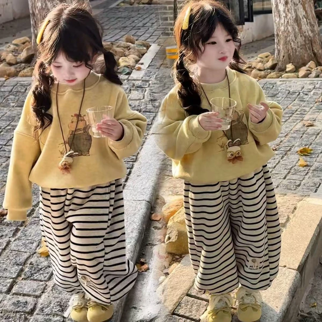 女童加绒卫衣套装2025新款秋冬季儿童卡通上衣加厚条纹卫裤两件套