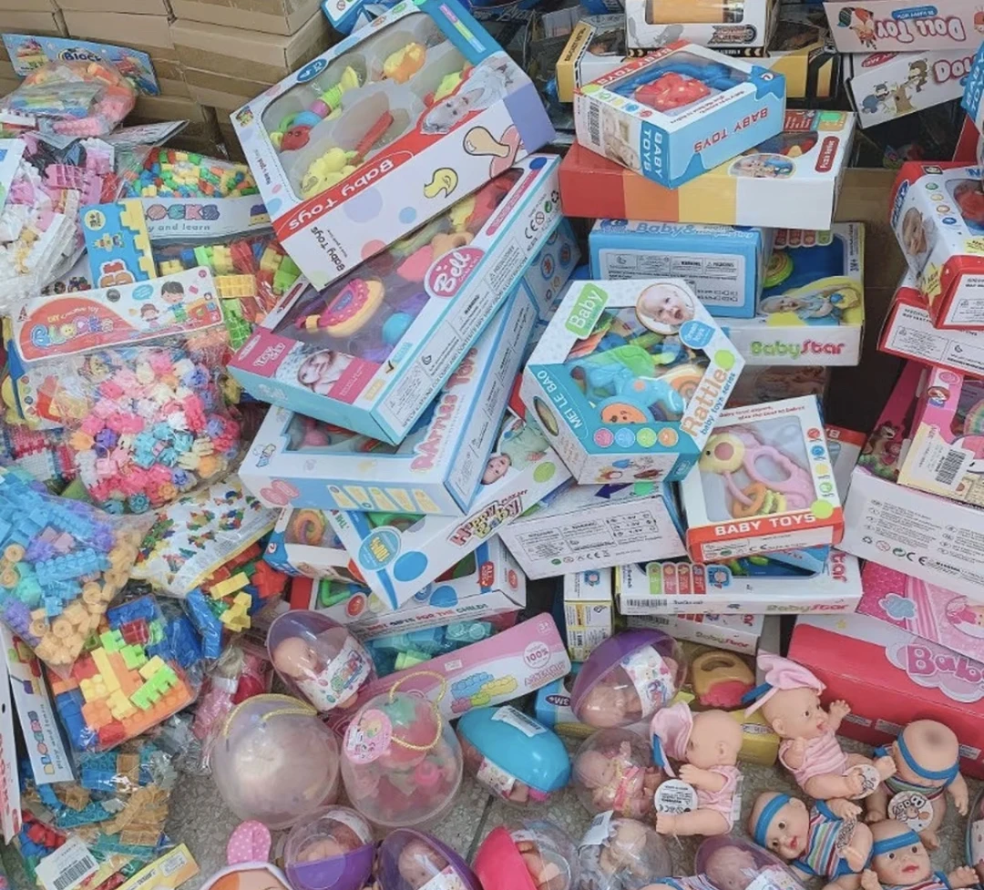 组箱库存玩具，微瑕疵介意勿拍，糖果不吃，bu退换，不包电池