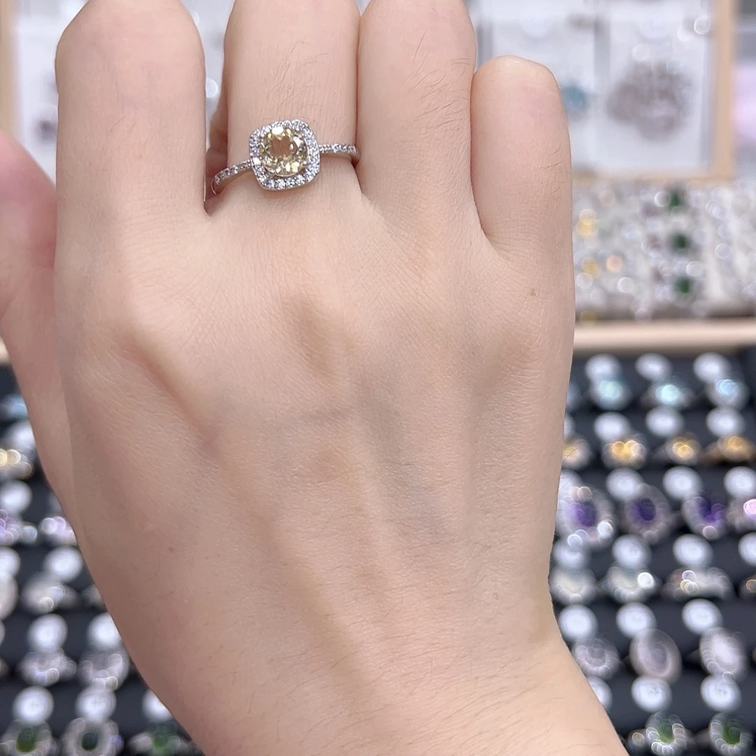 妮***银S925镶嵌戒指水晶