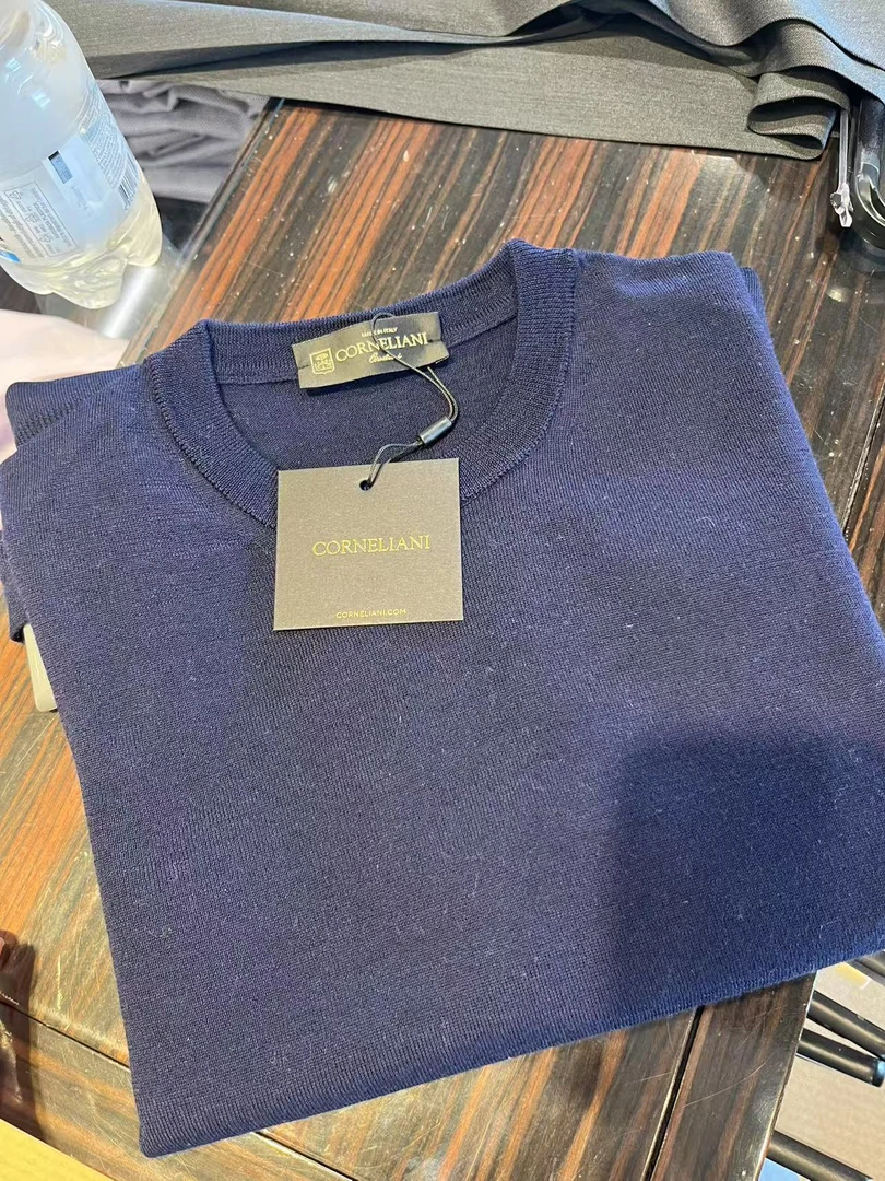 代cor ne lia ni 纯羊羊藏蓝色百搭打底衫