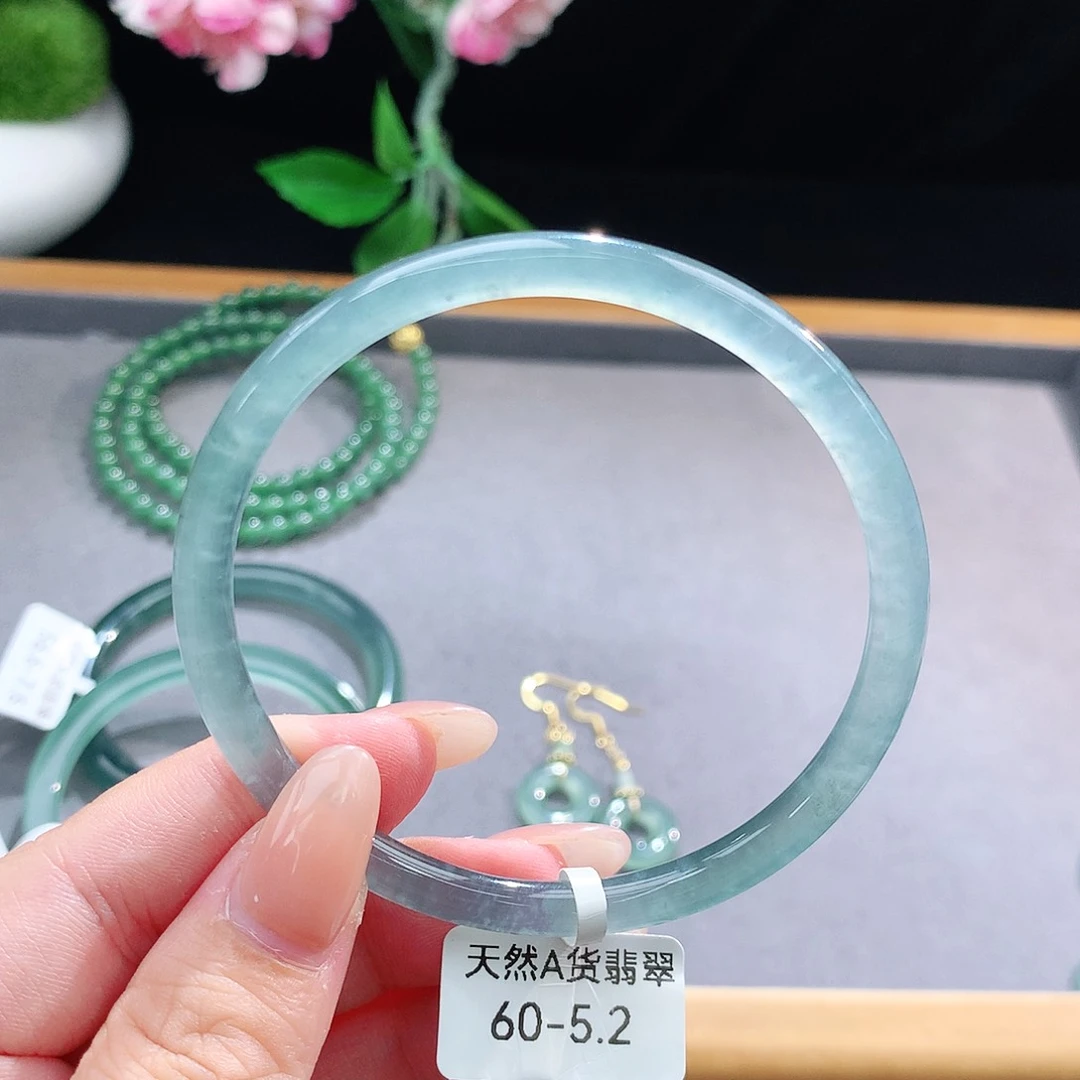 未镶嵌手镯（圆镯）翡翠