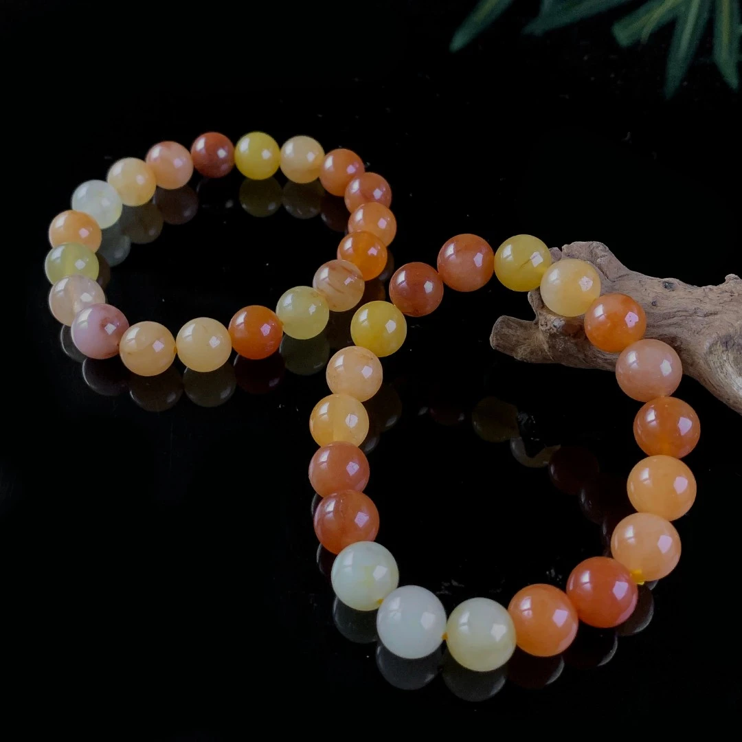 C11109天山寒冰金缠丝石英岩玉手串-多样性发货只发一件