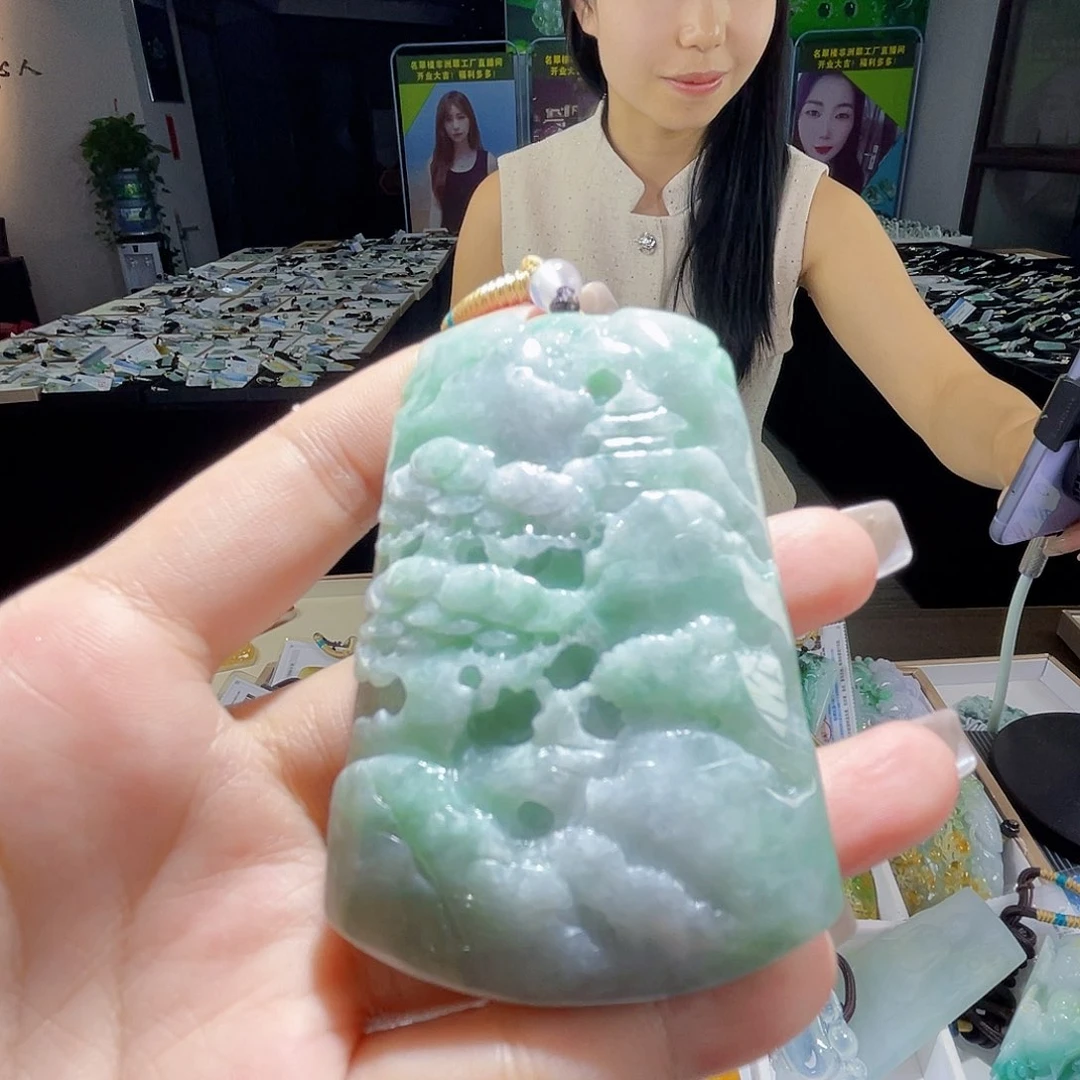 颈饰未镶嵌翡翠一个