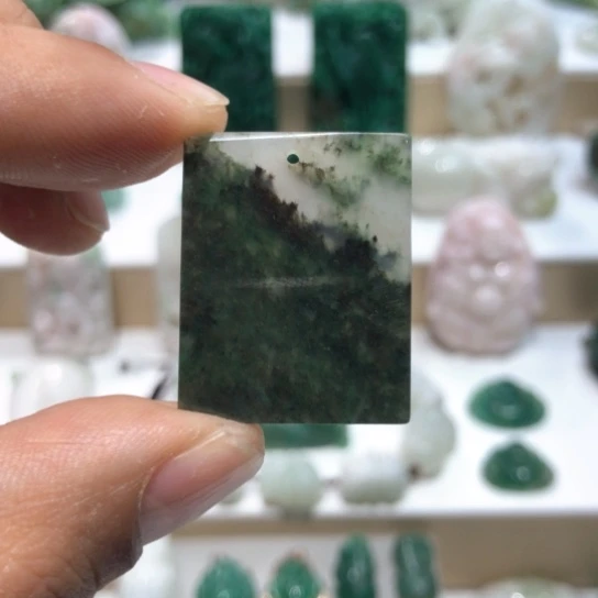 独山玉吊坠(不含链)未镶嵌28×23×2.4