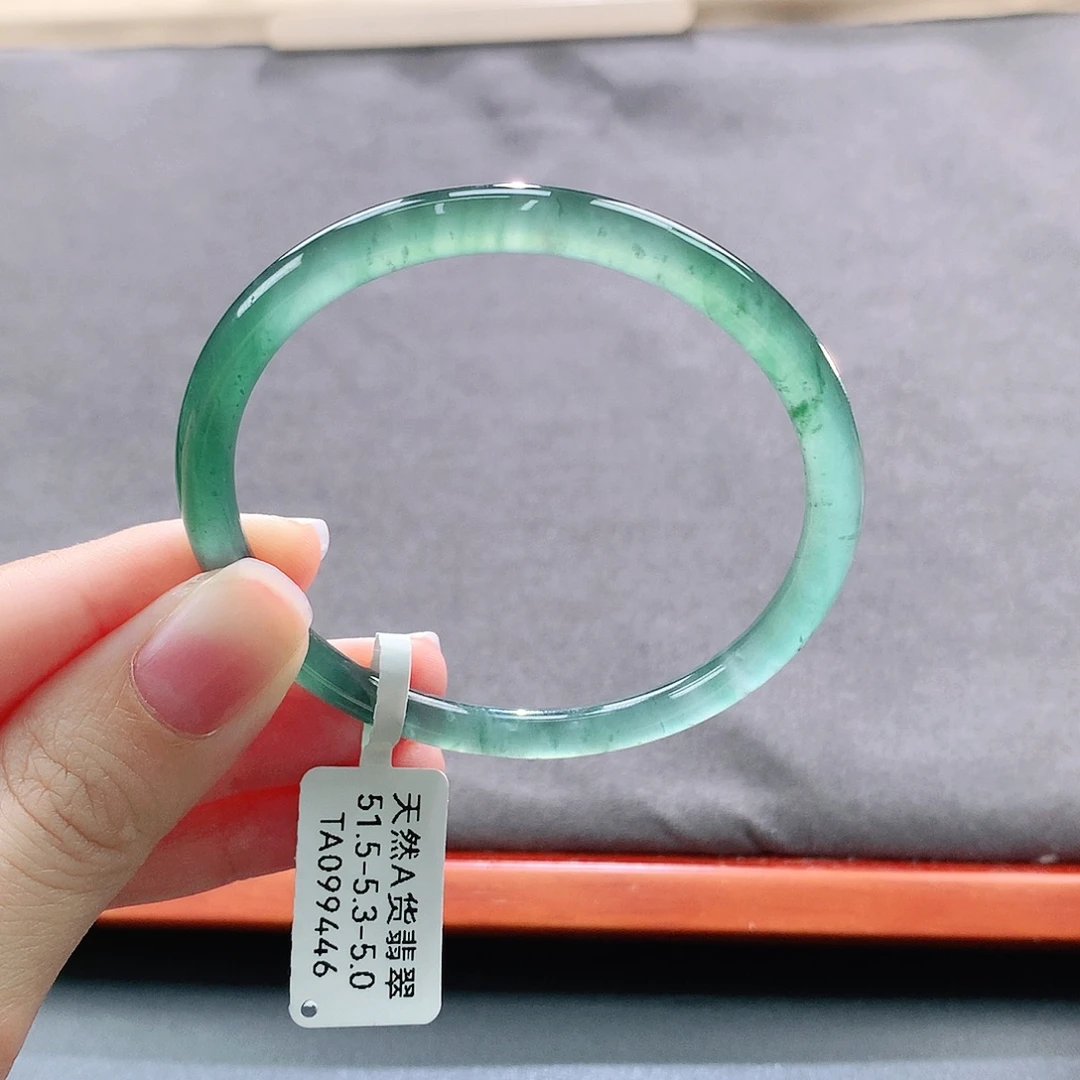翡翠手镯未镶嵌天然