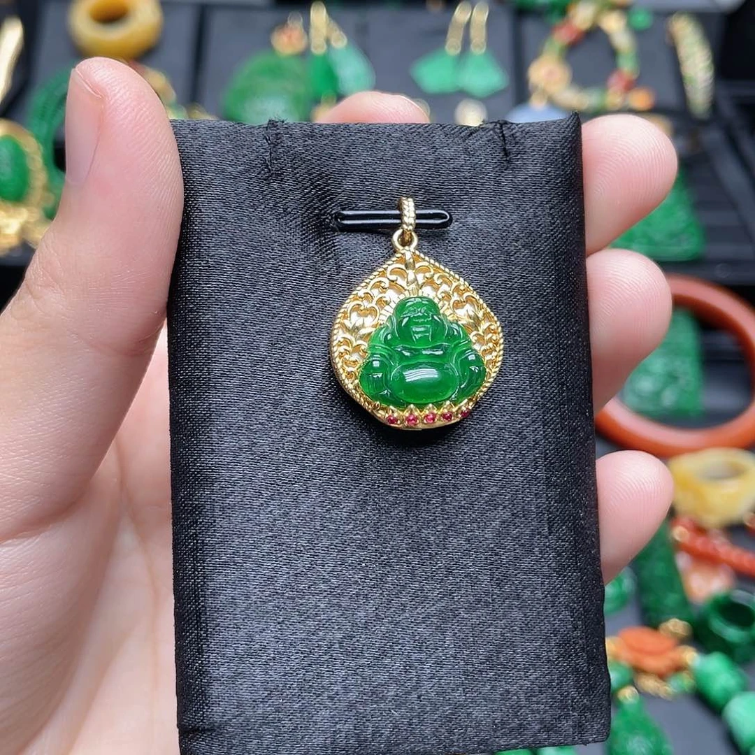 翡翠18K金镶嵌颈饰