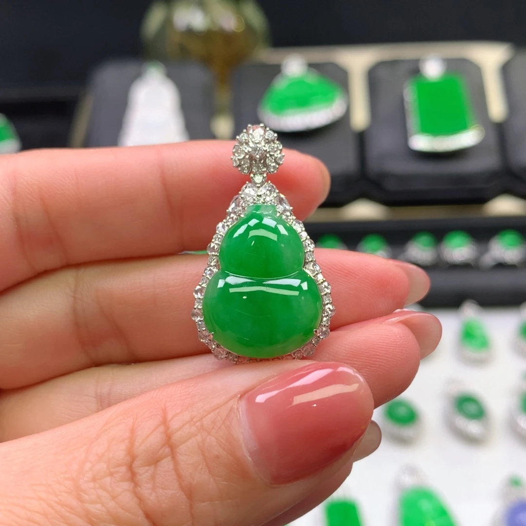 翡翠吊坠(不含链)18K金镶嵌