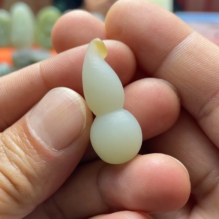 和田玉（糖玉）未镶嵌挂件