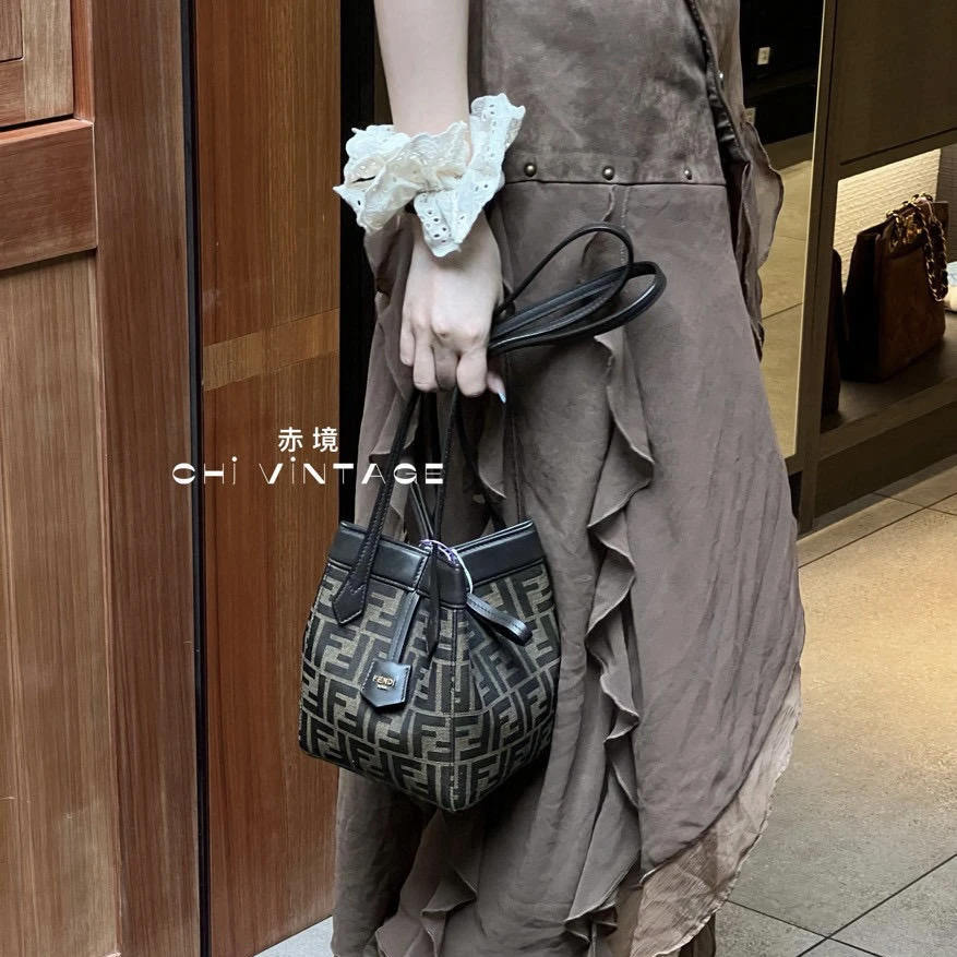 99新 FENDI/芬迪 0601 老花折纸八角水桶单肩包