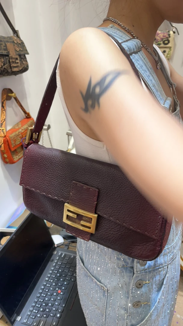 95新 FENDI/芬迪 夏七中古/红色法棍/单肩包