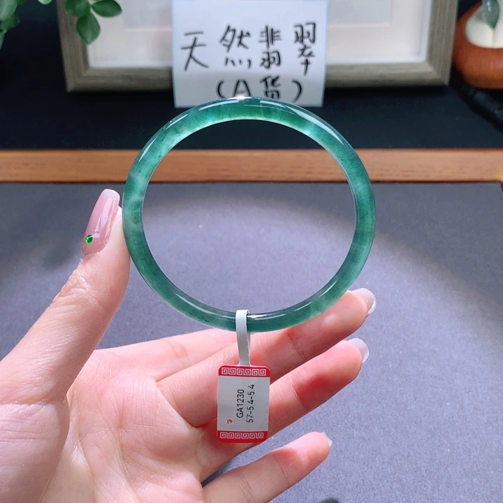 翡翠手镯未镶嵌天然翡翠手镯