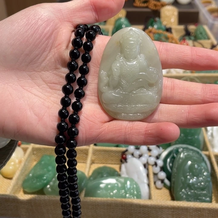 石英质玉未镶嵌颈饰