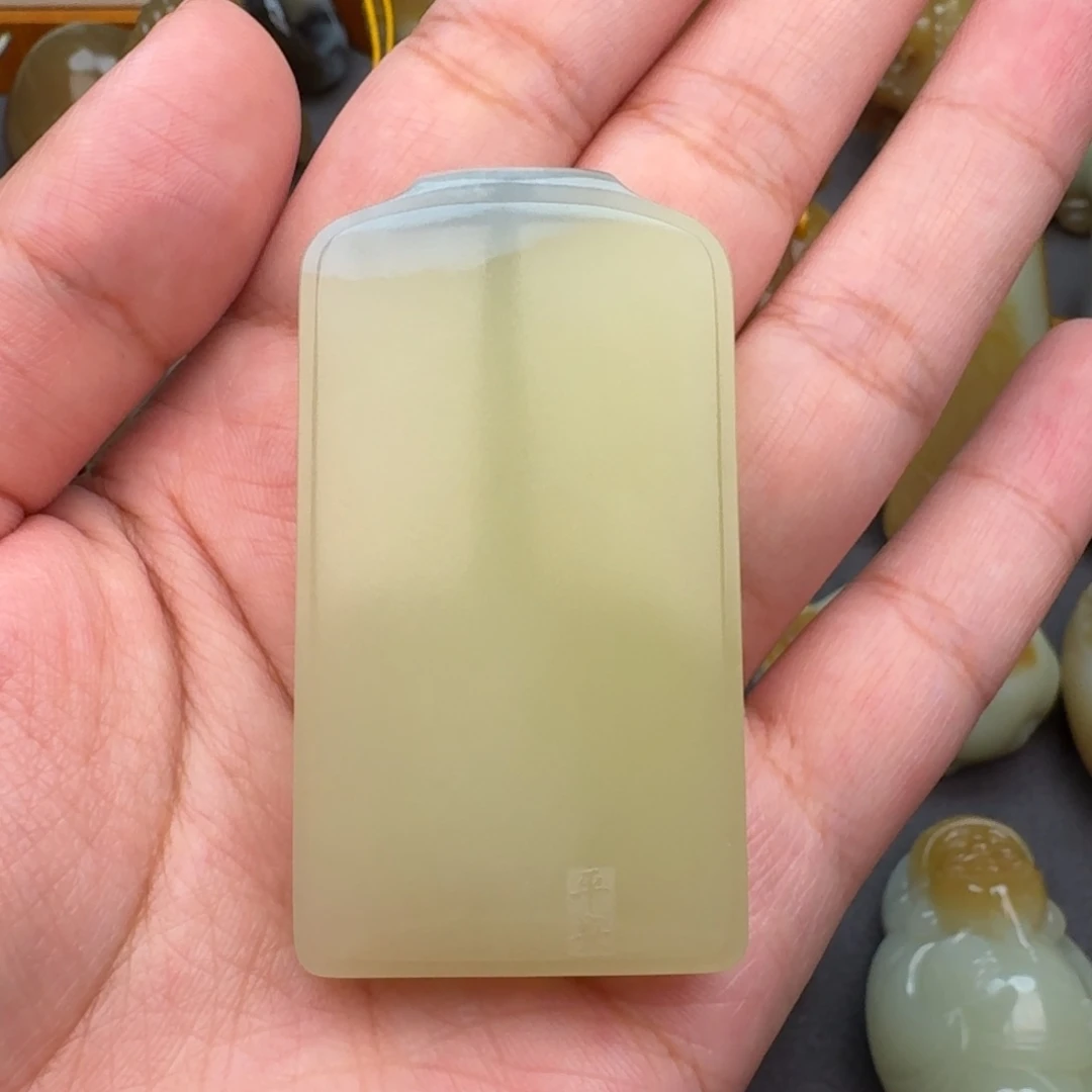 醉***妨和田玉未镶嵌颈饰