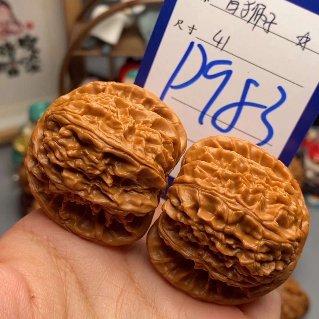 文玩核桃吊坠白狮子41
