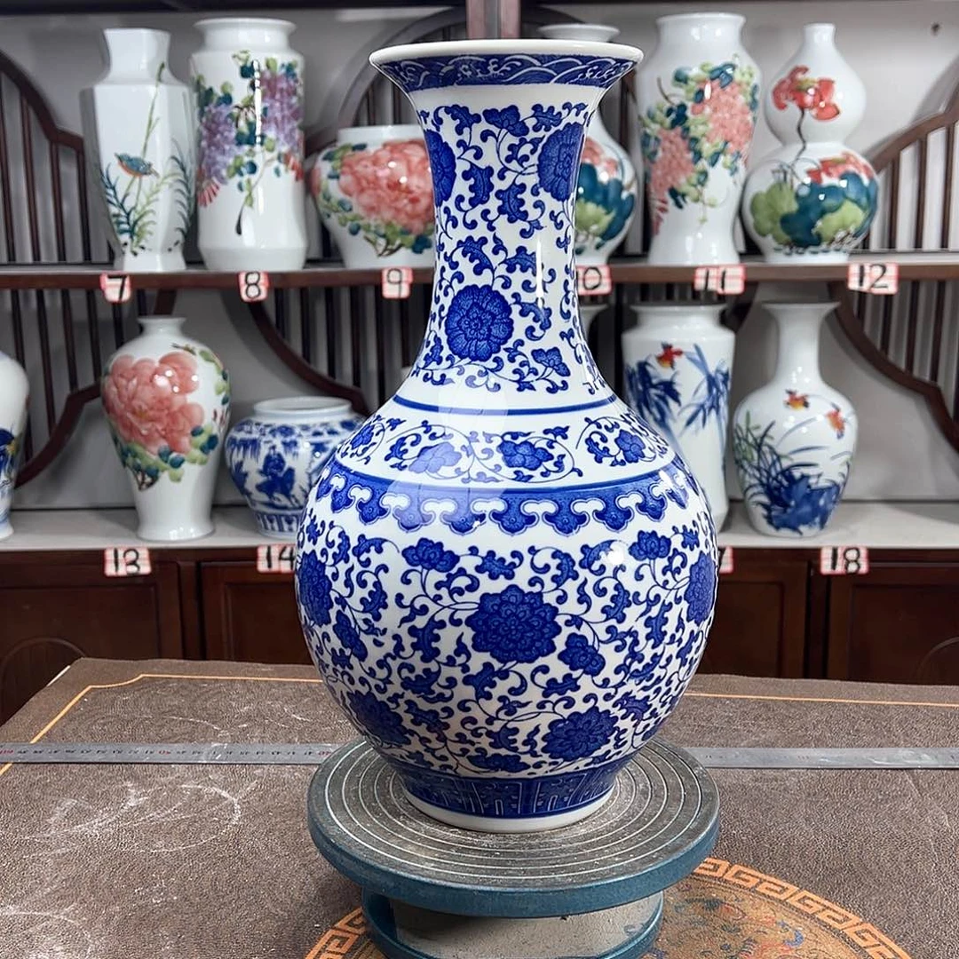 摆件景德镇陶瓷缠枝
