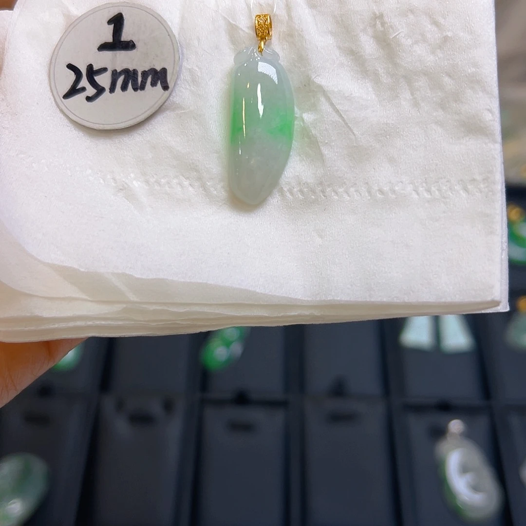 翡翠颈饰18K金镶嵌翡翠