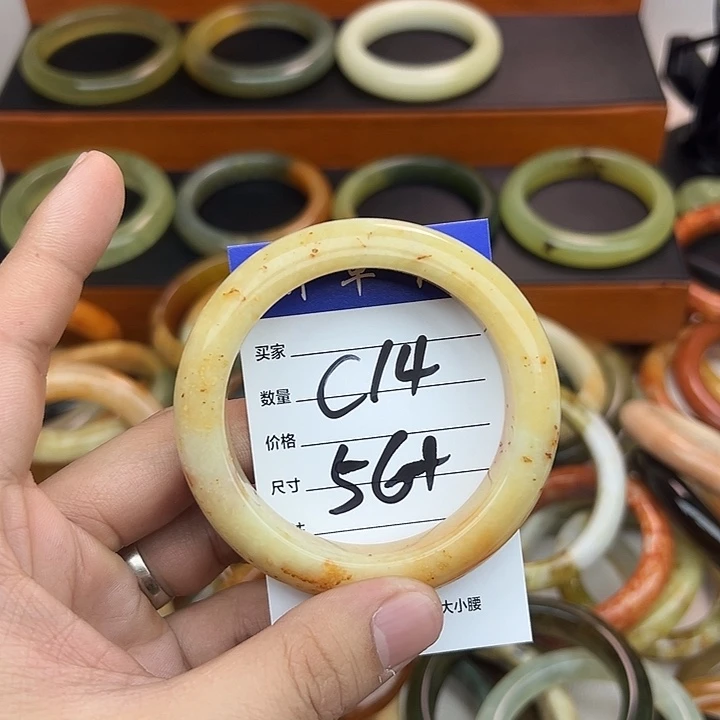 今***吗蛇纹石玉未镶嵌手镯