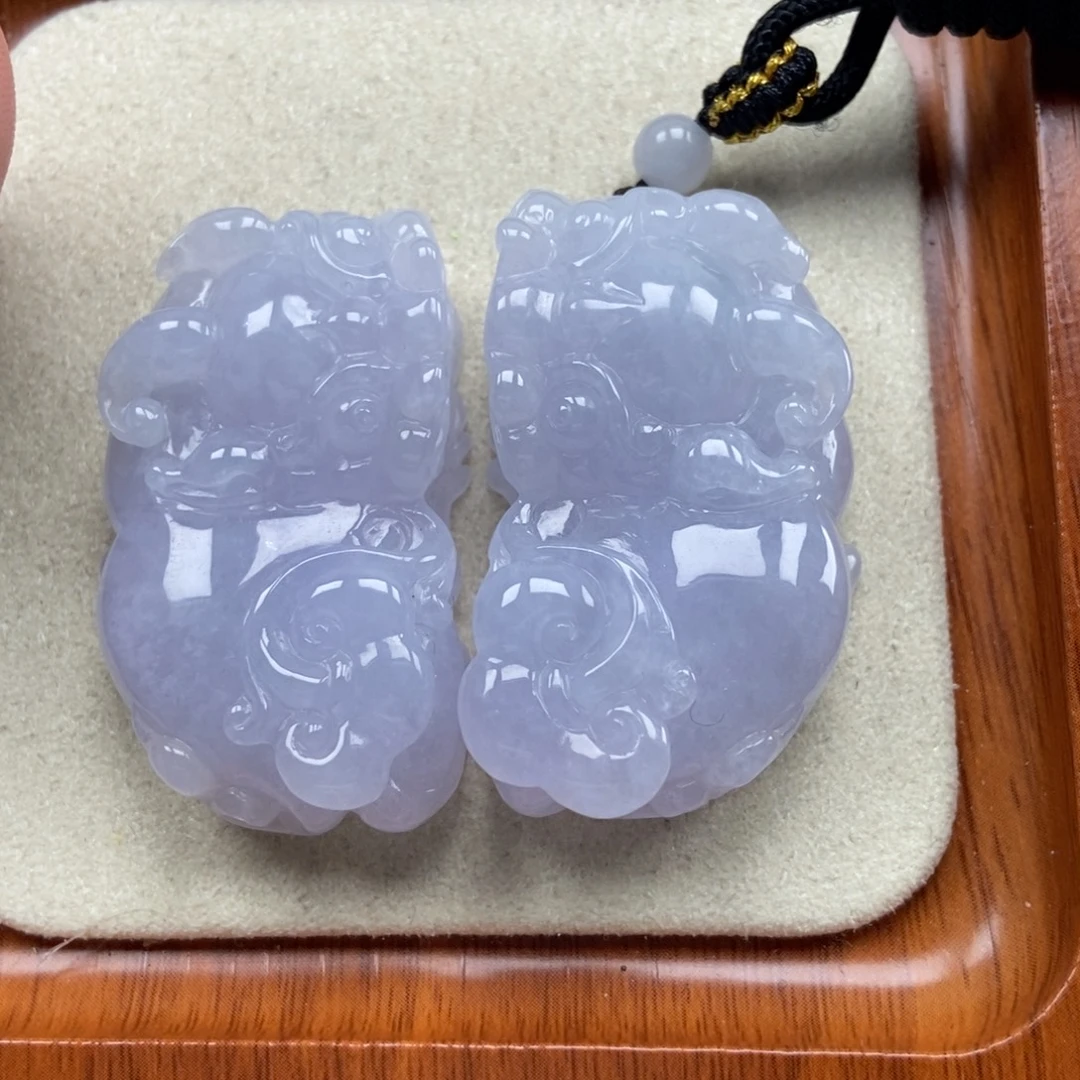 翡翠未镶嵌颈饰霸王