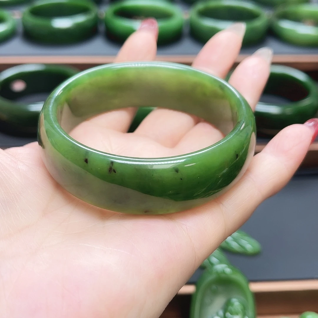 和田玉（碧玉）未镶嵌手镯