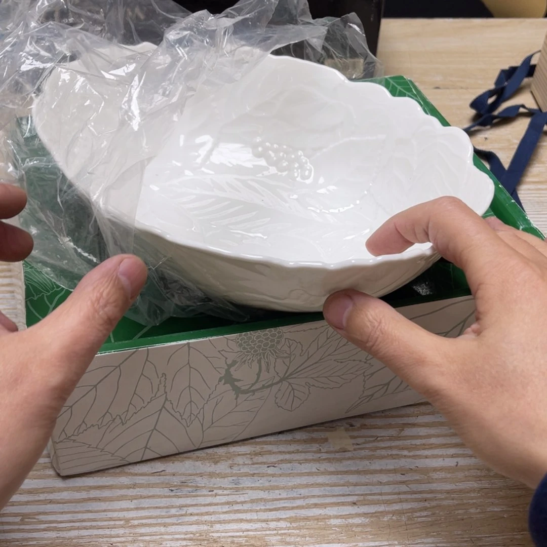 瓷片好*点密密麻麻地排列着一个