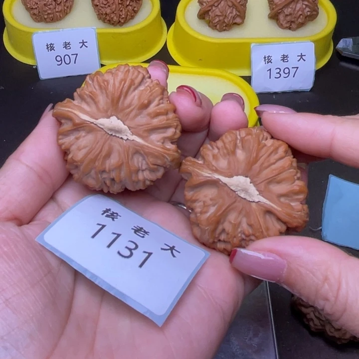 ****天把件文玩核桃三角白43.1131