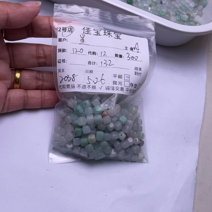 翡翠未镶嵌颈饰星*