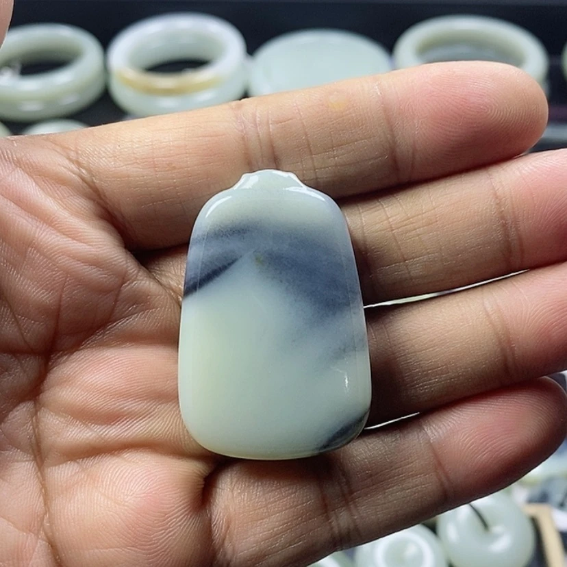 【闪购商品】颈饰未镶嵌和田玉漫**端