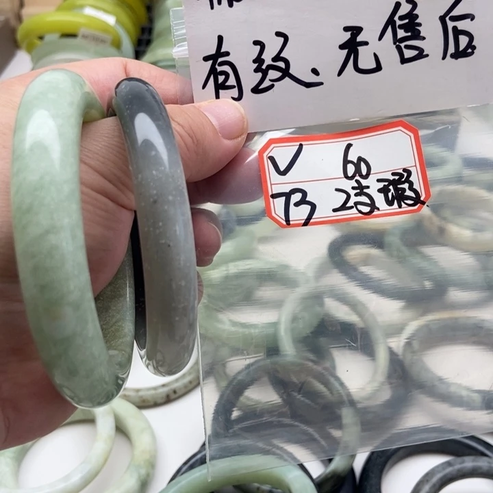 蛇纹石玉手镯未镶嵌哦*