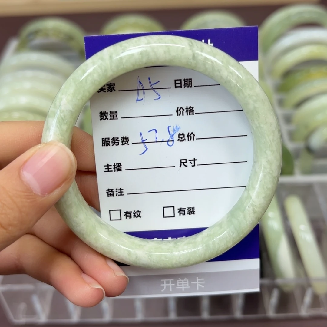 岫玉手镯未镶嵌岫玉手镯