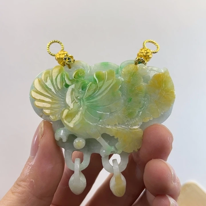 翡翠吊坠(赠链)未镶嵌代编织有瑕疵