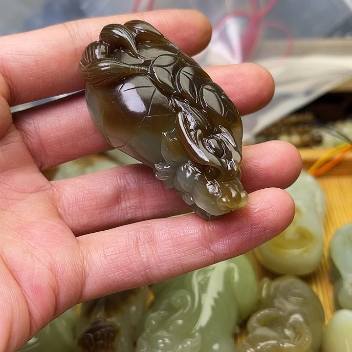 B***o和田玉未镶嵌吊坠(不含链)