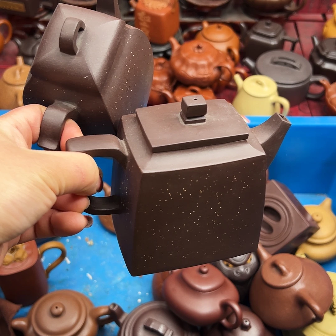 阿***斯紫砂茶壶………………紫砂等