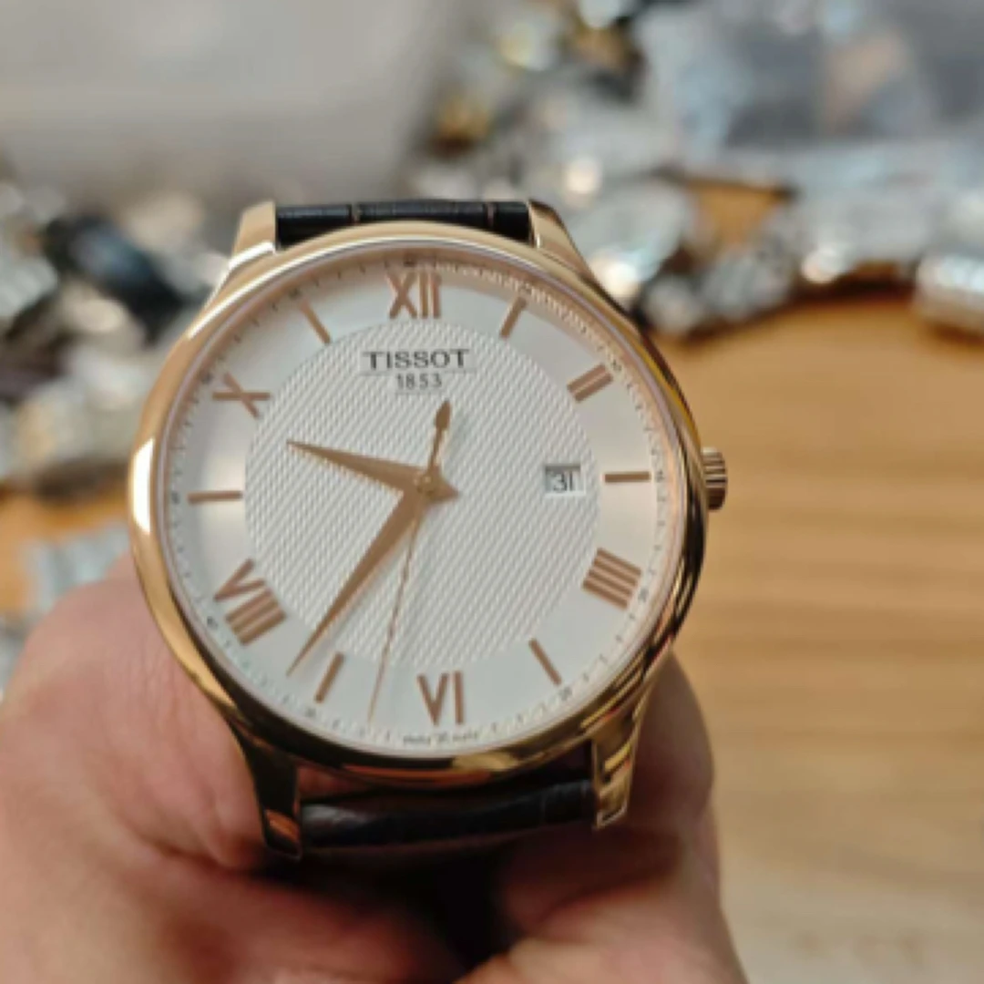 95新 Tissot/天梭 俊雅石英男士腕表42表径罗马刻度