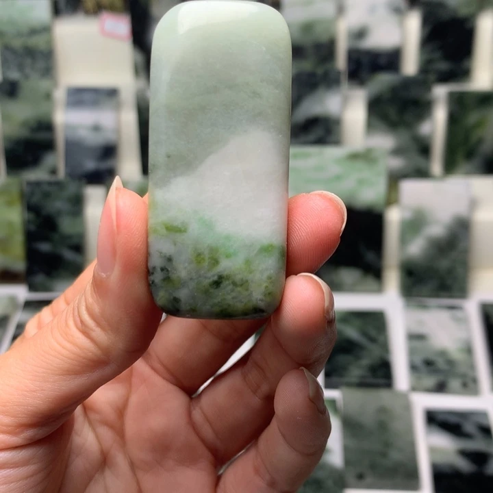 独山玉颈饰未镶嵌