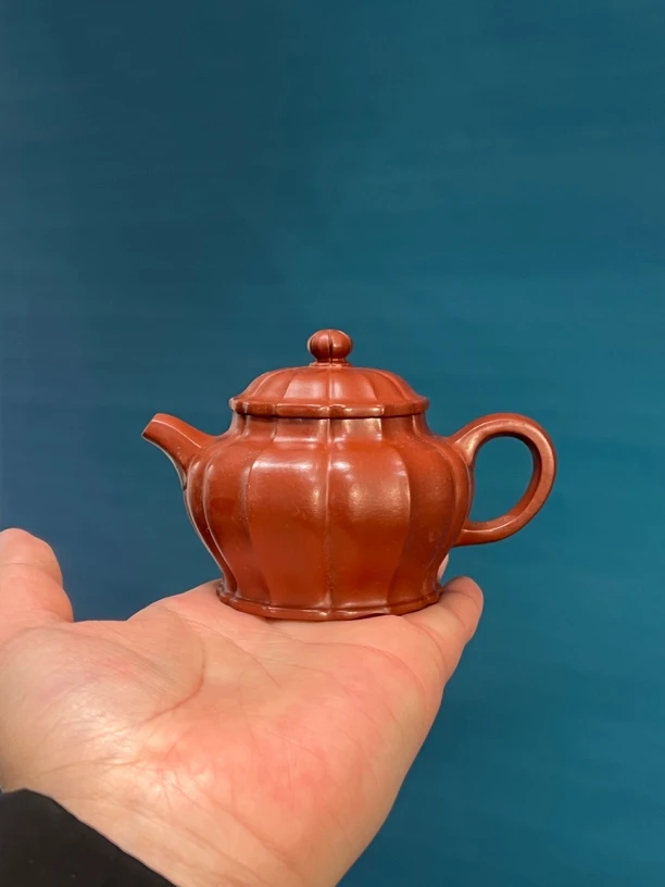 宜兴紫砂壶朱泥筋纹掇只