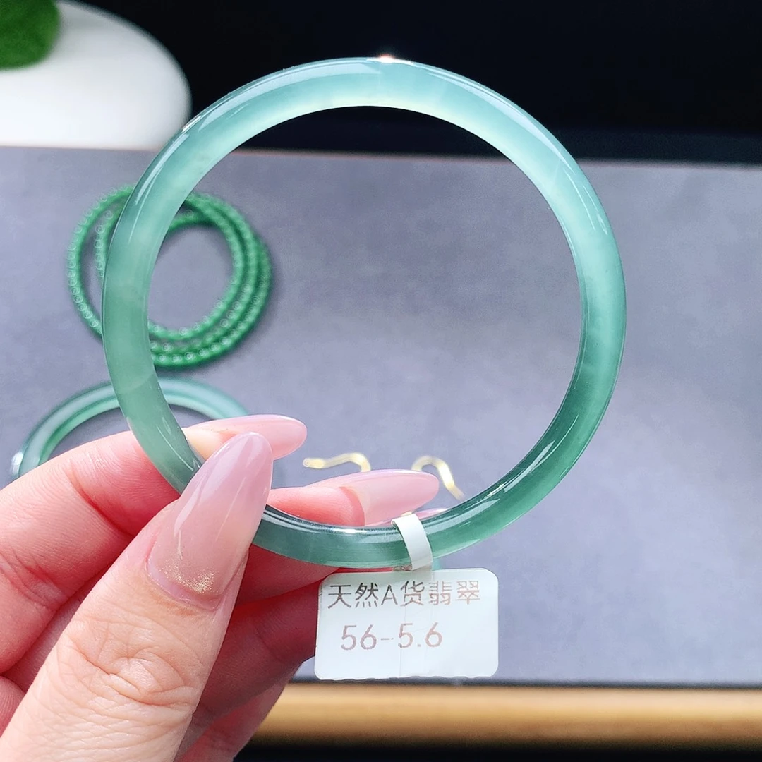 未镶嵌手镯（圆镯）翡翠