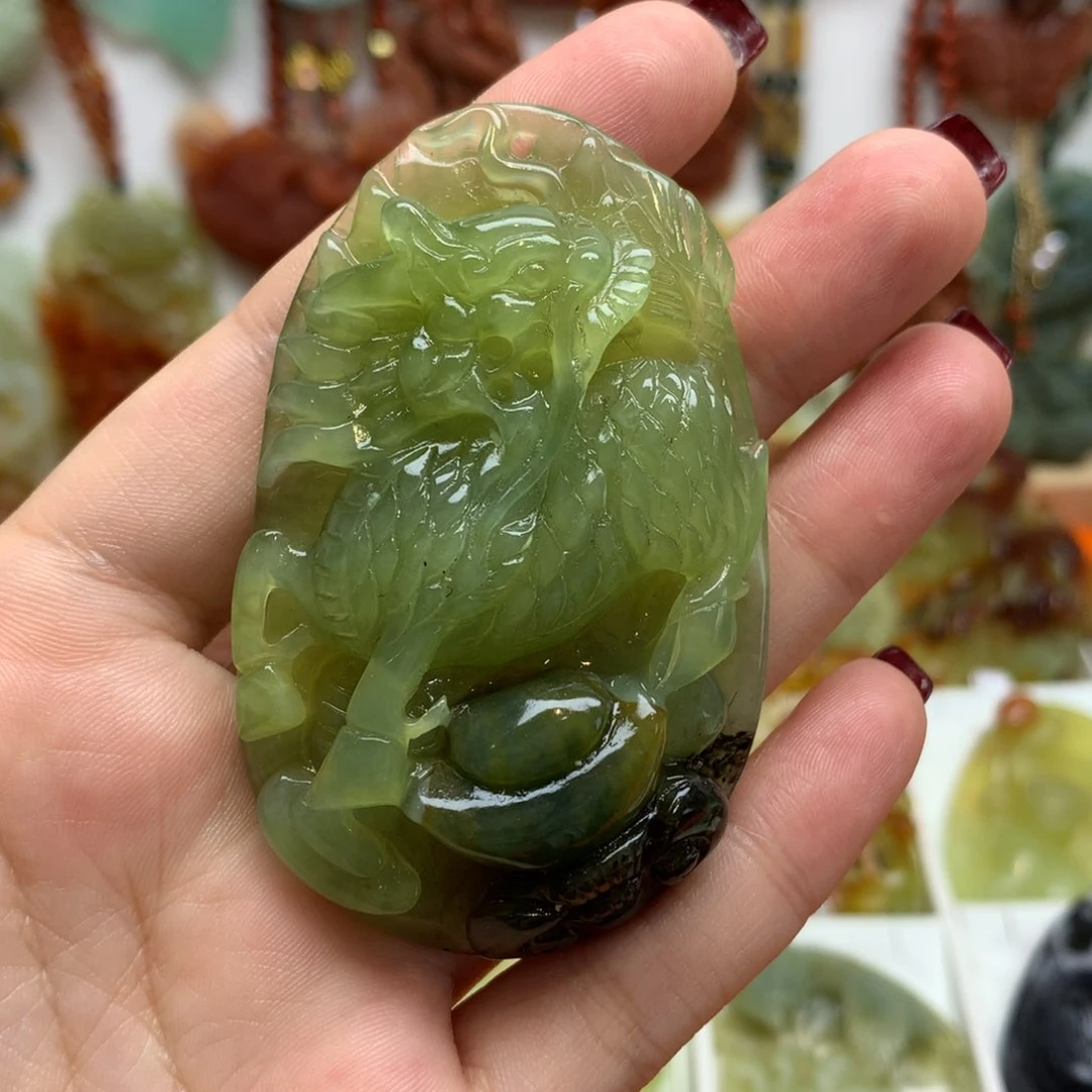 蛇纹石玉颈饰未镶嵌